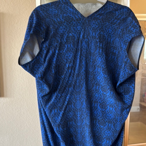 Blue and Black Patterned V-Neck Dress - Picture 4 of 4